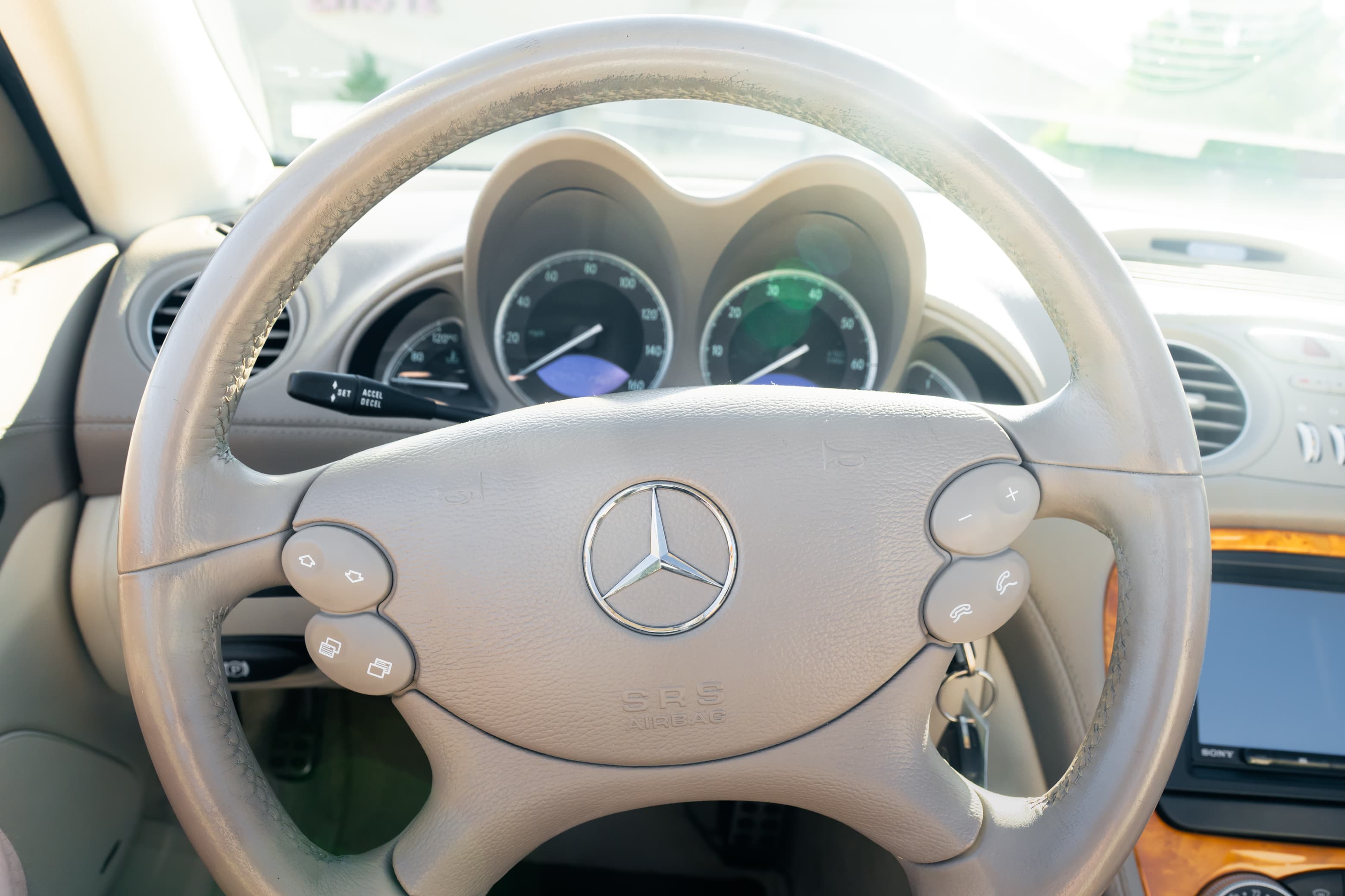 Mercedes-Benz SL500 Interior